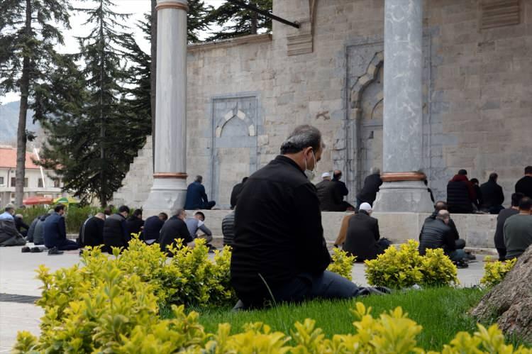 <p>Özellikle Nasrullah Kadı Cami, Atabeygazi Cami ve Hz. Pir Şeyh Şaban-ı Veli Camisi'nde yoğunluk yaşandı.</p>
