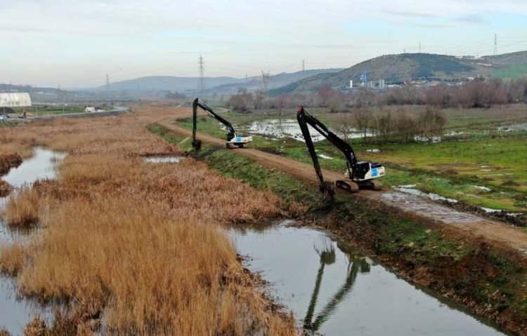 <p><strong>YALAN:</strong> Kanal İstanbul kuzey ormanlarını yok edecek.</p>

<p> </p>
