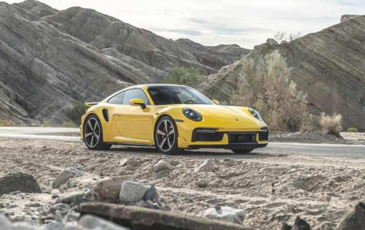 <p>Yılın En İyi Performans Otomobili: Porsche 911</p>