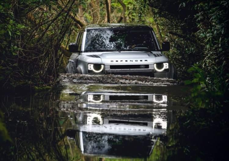 <p>Yılın En İyi Tasarımlı Otomobili: Land Rover Defender</p>