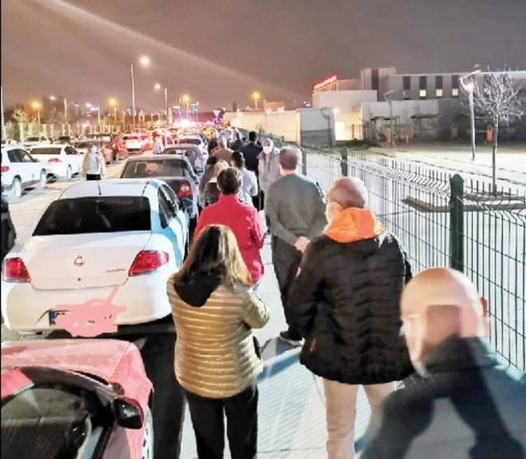 55 yaş aşı haberini duyan koştu! İftar sonrası kuyruklar oluştu...