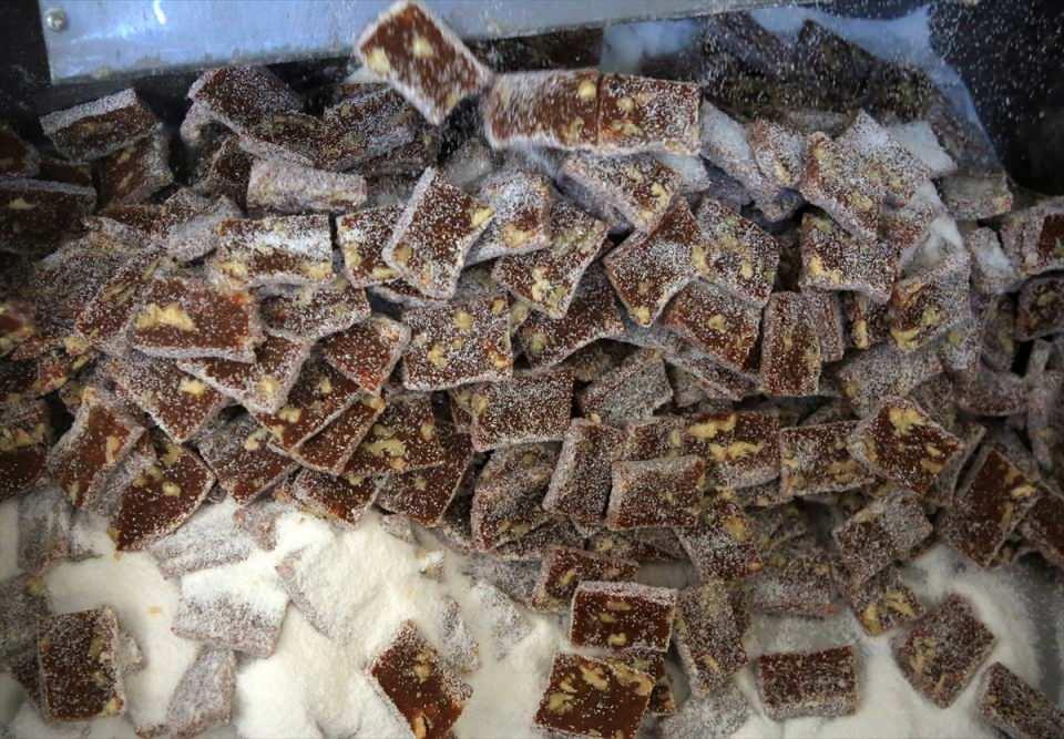 Mersin'in tescilli lezzetleri 'kerebiç ve cezerye' iftar sofralarını tatlandırıyor