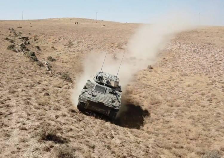 <p><strong>"Orta sınıf tank için ideal"<br />
</strong><br />
Serdar Görgüç, Tulpar platformuyla geliştirdikleri orta sınıf tank çözümüne ilişkin de bilgi verdi.</p>