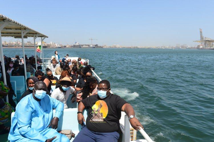 <p>Afrikalıların uğradığı "insanlık dışı" muamelenin sembol ismi haline gelen Kunta Kinte'nin de tutsak olarak bekletildiği Goree Adası, Dakar Limanı'ndan her saat başı kalkan feribotlarla ziyaret edilebiliyor. </p>
