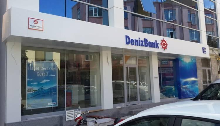 <p><strong>DENİZBANK</strong><br />
<br />
Aylık 1.500 liranın altında maaşa 675 TL, 1.500-2.500 lira maaş alana 850 TL, 2.500 lira maaşın üzerine ise 1.000 TL ödeme yapıyor. Kampanya 31 Aralık'a kadar geçerli.</p>