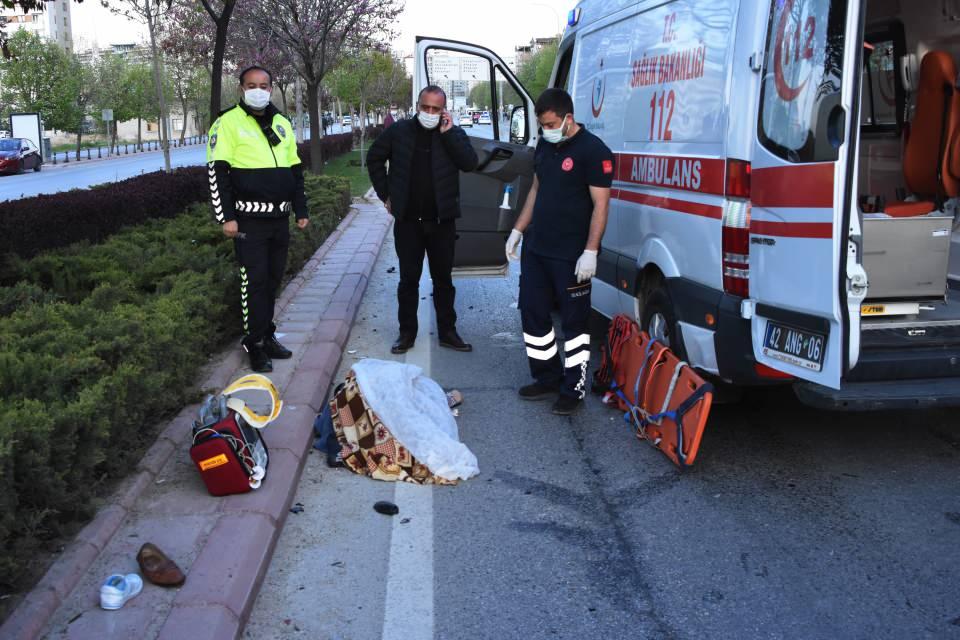 <div>Peruzed Koçak, torunu Ayşe Miray Doğru ile iftar için alışveriş yaptıktan sonra yaya geçidinden yolun karşısına geçmek istedi. </div>
