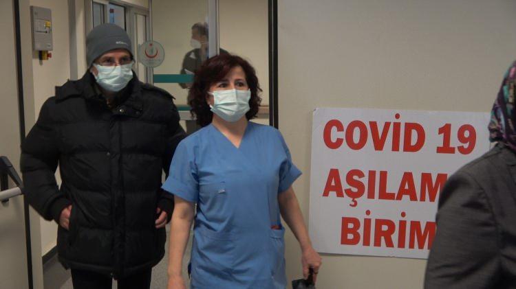55 yaş aşı haberini duyan koştu! İftar sonrası kuyruklar oluştu...