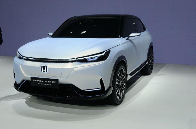 <p><strong>HONDA SUVe</strong></p>

<p>Japon üreticinin Çin pazarı için geliştirdiği ilk model olan SUVe tanıtıldı. Otomobilin satışa başlanma tarihi 2022 yılının ilk baharı olarak gösteriliyor. SUVe’yi HRV’nin elektrikli versiyonu olarak düşünebilirsiniz.</p>
