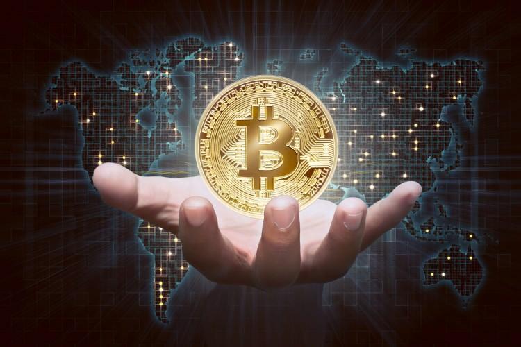<p>Türkiye’de ise kripto paraların ödeme aracı olarak kullanılamayacağına değinilen raporda, BDDK ve Merkez Bankası’nın bu yöndeki açıklamalarına yer verilerek, 30 Nisan 2021’de yürürlüğe girecek, “Ödemelerde Kripto Varlıkların Kullanılmasına Dair Yönetmeliğe” vurgu yapıldı.</p>
<p><strong>Raporda, bazı ülkelerin kripto paralarına ilişkin yasal düzenleme girişimleri şöyle özetlendi: </strong></p>
<p><strong>ALMANYA: </strong>Alman Federal Mali Denetleme Kurumu (BaFin) kararları ve Alman Bankacılık Kanunu, kripto paraları kapsıyor ve bağlıyor. Almanya’da kripto paralar özel alım satım borsalarında özel ödeme aracı işlevine sahip değer birimleri olarak veya çok taraflı alım satım işlemlerinde özel hukukun yasal anlaşmalarına dayanarak ödeme aracı olarak kullanılan para birimleri olarak kabul edilmiş.</p>
<p><strong>ABD:</strong> Kripto para birimleri federal ve eyalet hükümetlerinin ilgi odağı. Federal hükümet içerisinde yapılan düzenlemelerin çoğu ABD Menkul Kıymetler ve Borsa Komisyonu, Emtia Vadeli İşlemler Komisyonu, Federal Ticaret Komisyonu, Hazine Bakanlığı ve Mali Suçları Uygulama Ağı tarafından yapılmakta. </p>
<p>Bununla birlikte, birçok eyalet, kripto para birimlerini ve blok-zincir teknolojisini etkileyen yasaları önerdi ve/veya onayladı. Bazı eyaletler, yerel ekonomileri teşvik etmek ve kamu hizmetlerini iyileştirmek için teknolojiye yatırım yapmayı amaçlıyor.</p>
<p>Öte yandan, Kaliforniya ve New Mexico gibi eyaletlerdeki makamlar ise kripto para yatırımları işlemleri konusunda uyarılar yayınladı. New York eyaleti de genel olarak kısıtlayıcı olarak kabul edilen yasaları kabul etti.</p>