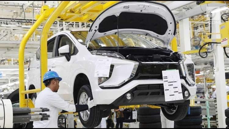 <p><strong>MİTSUBİSHİ</strong></p>
<p>Otomobil üreticisi Mitsubishi Motors, yarı iletken çip tedarik problemi sebebiyle mayıs ayında Japonya ve Tayland'daki tesislerinde üretimi düşürecek.</p>
<p>Mitsubishi Motors'dan yapılan açıklamaya göre firma, akıllı telefon, ev gereçleri, oyun konsolları ve 5G ağ ekipmanlarına yönelik artan çip talebi sonrası, tedarik sıkıntısı çekiyor.</p>
<p> </p>