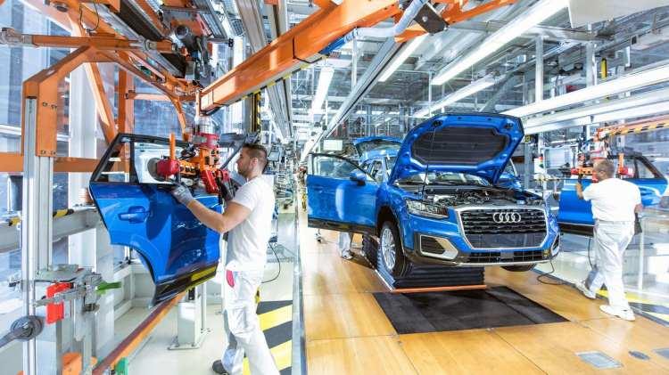 <p>Audi'nin verdiği bilgiye göre, A6 ve A7 modellerinin üretimi 26 ila 30 Nisan tarihleri arasında askıya alınacak. Augsburger Allgemeine Zeitung'da daha önce yapılan bir haberde, bu karardan etkilenen çalışanların kısa süreli çalışma sistemine geçeceği bildirilmişti.</p>