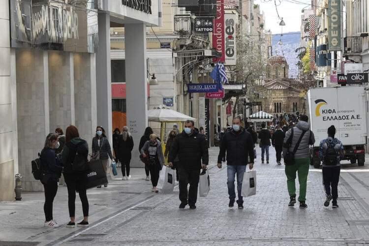 <p><strong>Özellikle Çin menşeili aşının antikor üretmediğini de iddia edenler var? </strong></p>
<p> </p>
<p>“Aşı tutmadı’ şeklindeki yorumların da bilinmeden yapıldığını düşünüyorum. Bu çok nadir görülen bir durumdur kişinin altta yatan başka hastalıklar olabilir. Ayrıca, aşı tedariki veya transferinde soğuk zincirde aksaklık yaşanmış veya depolama da hata yapılmış olabilir.</p>