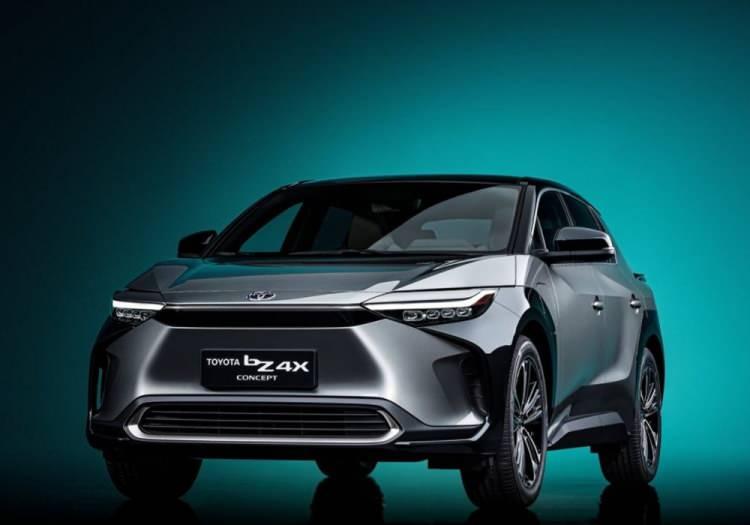 <p>Toyota, yeni elektrikli SUv modelini tanıttı. bZ4X olarak adlandırılan bu elektrikli SUV şimdilik konsept olsa da yakın gelecekse seri üretime geçmesi bekleniyor.</p>
