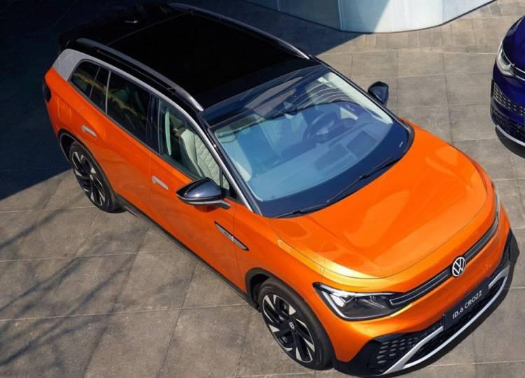 <p>Araç Çin'de 6 ve 7 koltuklu seçeneklerle satılacak. Aracın baz versiyonunda 1 adet elektrikli motor yer alırken 180 beygir güç üretiyor. Bu versiyonun 0'dan 100'e hızlanması ise 9.3 saniye.</p>
<p>Bir üst versiyonda beygir gücü 204'e çıkıyor. Bu versiyonun 0'dan 100'e hızlanması ise 9.1 saniye sürüyor. </p>
<p>2 adet elektrik motoru bulunan en üst versiyon 306 beygir güç ve 310 Nm tork değerlerine sahip. 0'dan 100'e hızlanması ise 6.6 saniye. </p>