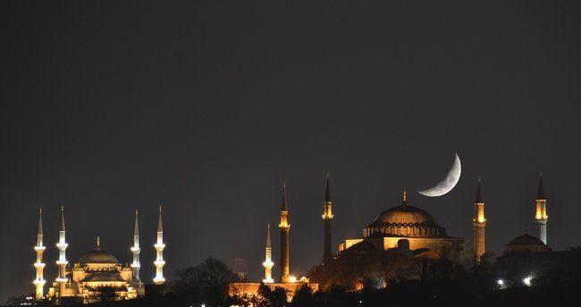 <p>Osmanlı'dan günümüze taşınan gelenekler kadar dünya üzerinde de uygulanmakta olan ve duyanları şaşırtan birçok Ramazan geleneği bulunuyor. Bu gelenekleri ve uygulanma şekillerini galerimizde sizler için derledik.</p>
