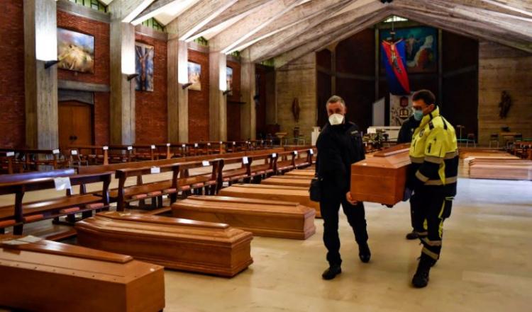 İtalya'da cenazeler aylardır defin bekliyor