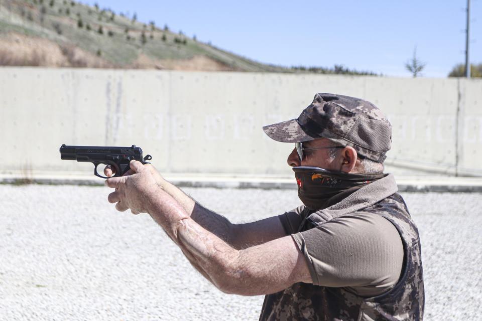 <p>Köse, yıllarca Doğu ve Güneydoğu'da terör örgütlerine yönelik çok sayıda başarılı operasyonda yer aldı. Türk Silahlı Kuvvetleri ve Emniyet Genel Müdürlüğü'nce PKK'lı teröristlere karşı ortak gerçekleştirilen Sur, Cizre, Nusaybin merkezli çukur ve barikat operasyonlarında yine en ön saflarda görev aldı.</p>

<p> </p>
