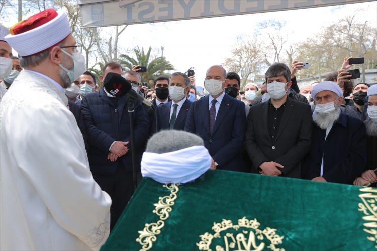 <p>Vasiyette, anarşi, kargaşa ve kaosa meydan verecek fikirlere karşı müminlerin ikaz ve irşat edilmesi de istendi.</p>
<p> </p>