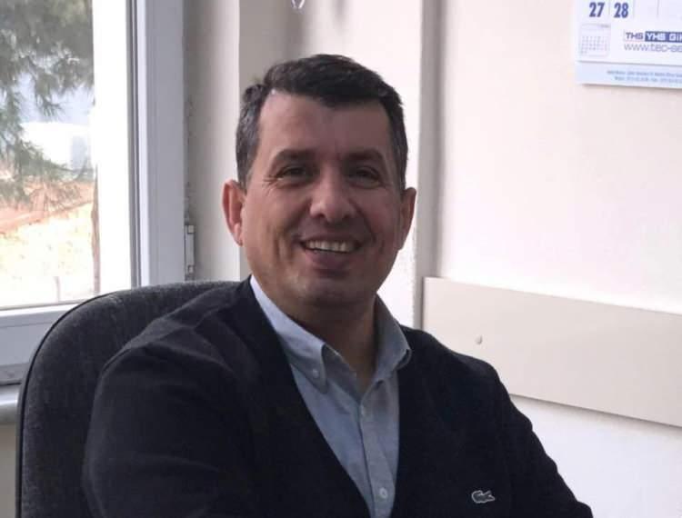 <p>Samsun Bafra İlçe Milli Eğitim Müdürlüğü çalışanı 39 yaşındaki 2 çocuk babası İsmail Sezer 30 gün yoğun bakımda kaldıktan sonra koronavirüs nedeniyle hayatını kaybetti. <br />
</p>
