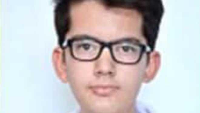 <p>Kütahya'da lise öğrencisi 17 yaşındaki Serdar Mehmet Ay koronavirüs tedavisi gördüğü hastanede hayatını kaybetti. Genç erkeğin kas hastalığı tedavisi gördüğü biliniyor.</p>

<p> </p>
