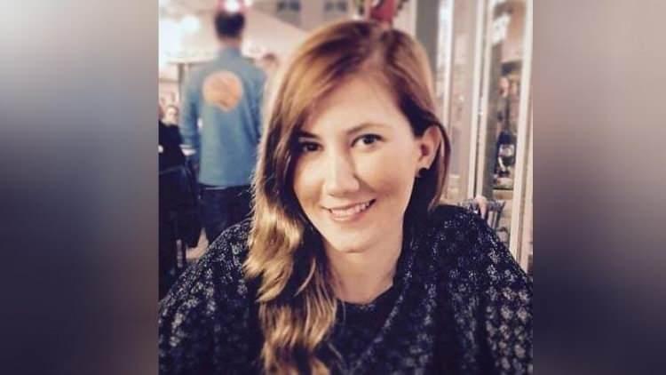 <p>İzmit’te yaşayan 32 yaşındaki 5 aylık hamile Selin Tuğçe Güngör koronavirüse yakalandı. Bu süreçte önce bebeğini sonra hayatını kaybetti.</p>