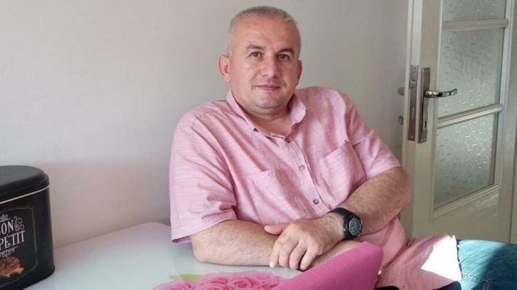 <p>Bartın İl Emniyet Müdürlüğünde görevli 43 yaşındaki polis memuru Muhammet Başoğlu koronavirüs nedeniyle hayatını kaybetti.</p>
<p> </p>