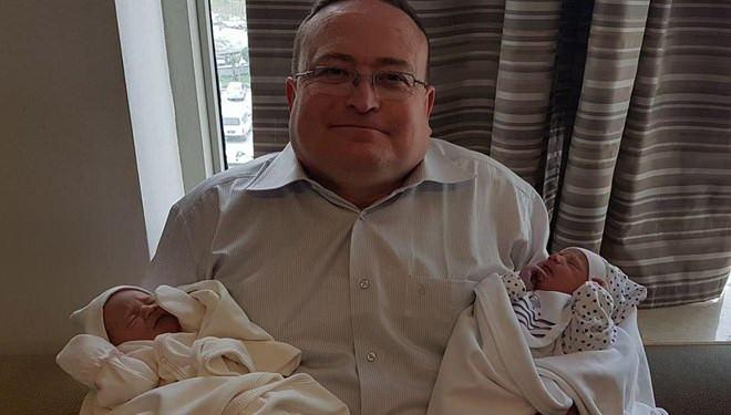 <p>Denizli'nin Çivril ilçesinde Aile Sağlığı Merkezi'nde görev yapan 48 yaşındaki aile hekimi Dr. Soner Oğuz, koronavirüs nedeniyle hayatını kaybetti.</p>

<p> </p>
