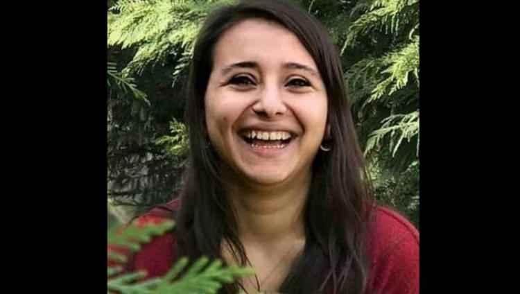 <p>Amasya'da yaşayan 25 yaşındaki 6 aylık hamile Duygu Abacı Arslan koronavirüse yakalanında bebeği sezaryenle alındı, kendisi hayatını kaybetti.</p>
<p> </p>