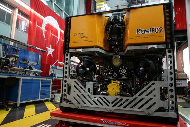 <p><strong>“YÜZDE 30-40 ORANINDA TASARRUF SAĞLIYORUZ”</strong><br />
<br />
'Kaşif 1’i, 5 ay gibi kısa bir sürede ürettiklerini belirten Bakım, şunları söyledi:</p>
