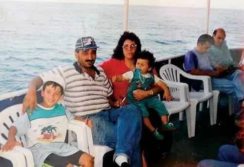 <p>Arda Turan ve ailesi</p>
