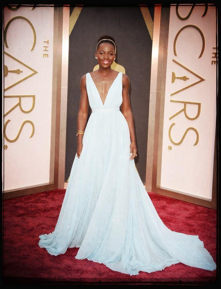 <p>Lupita Nyong'o (2014)</p>
<p>Elbise: Prada</p>