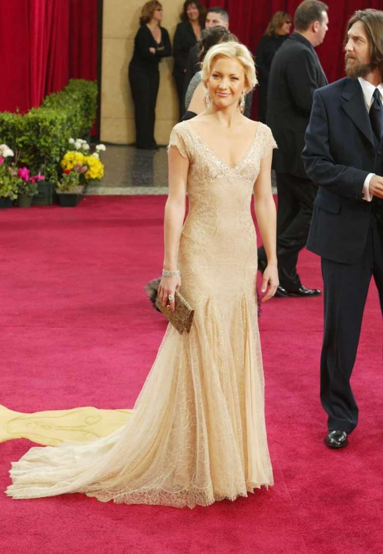 <p>Kate Hudson (2003)</p>
<p>Elbise: Versace</p>