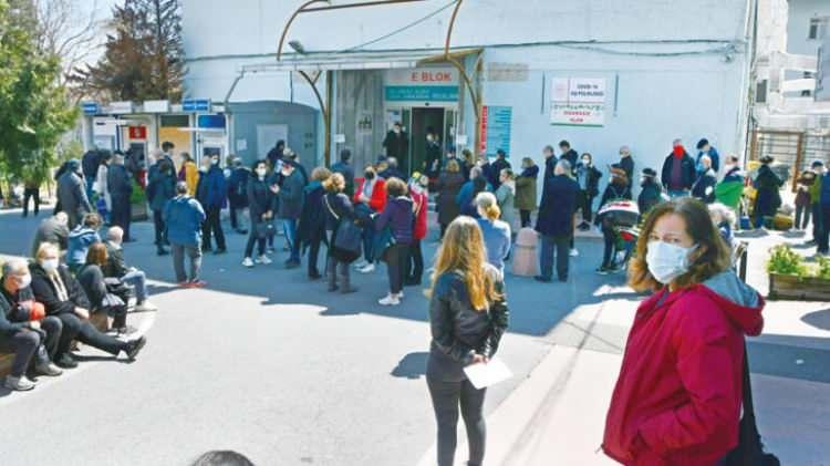 55 yaş aşı haberini duyan koştu! İftar sonrası kuyruklar oluştu...