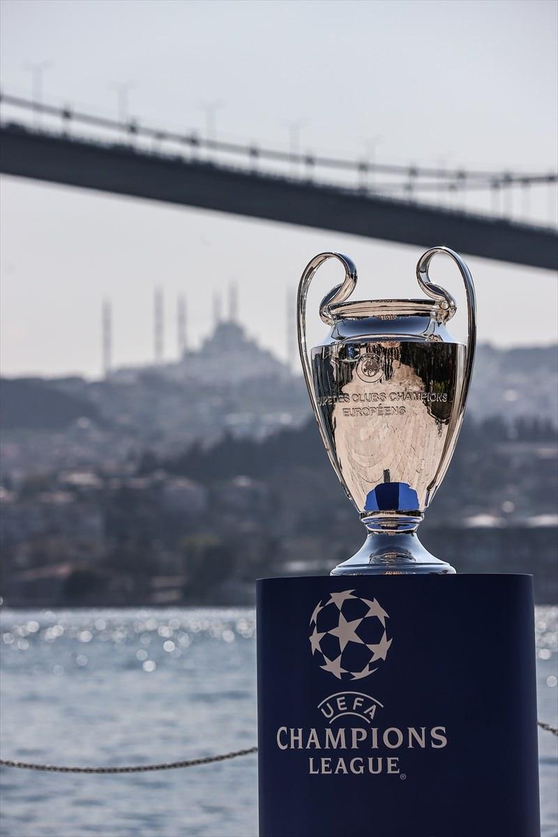 <p>UEFA Şampiyonlar Ligi Finali'ni kazanan takımın ellerinde yükselecek olan kupanın basın gösterimi Esma Sultan Yalısı'nda yapıldı.</p>

<p> </p>
