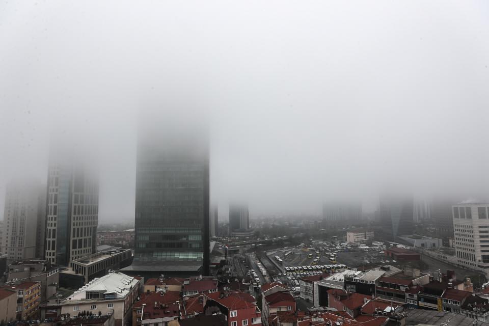 <p>İstanbul'da öğleden sonraki saatlerde oluşan sis Beşiktaş ve çevre ilçelerinde etkili oluyor.</p>

<p> </p>
