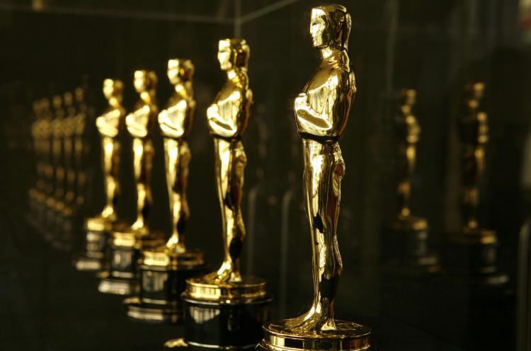 <p><strong>Bu yıl 93.'sü gerçekleşen ve TRT2'de yayınlanan Oscar ödülleri sahiplerini buldu. Union Station ve Dolby Theatre'de eş zamanlı olarak düzenlenen törene, Nomadland filmi damgasını vurdu.</strong></p>
