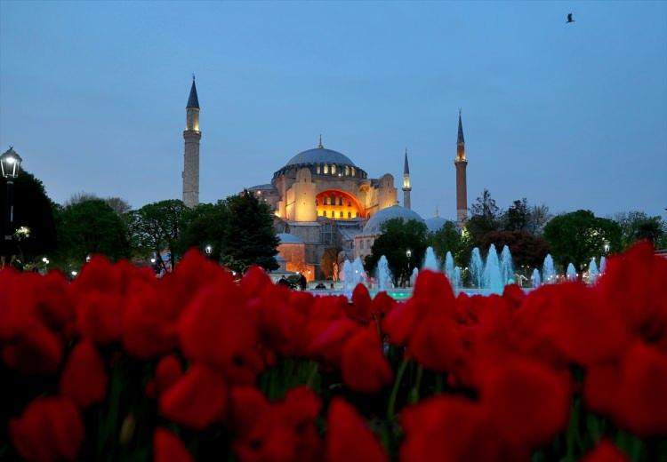 <p>İSTANBUL'DAN KARELER</p>