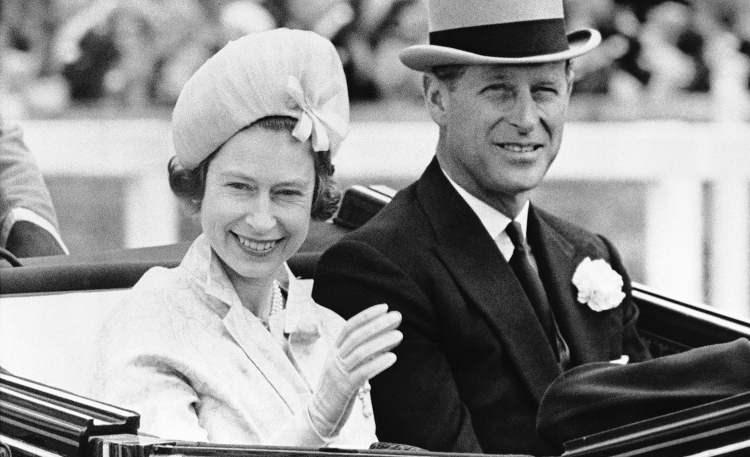 <p>18 gün sonra eşi Kraliçe Elizabeth ilk kez görüntülendi. </p>
