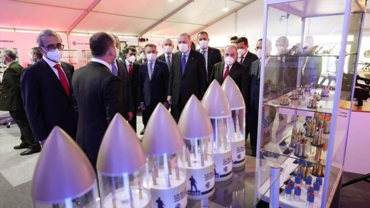 <p>"Kimseye bağımlı olmayacağız"<br />
"Artık uçak bombalarımız, mühimmatımız, füzelerimiz ve harp başlıklarımızın patlayıcıları konusunda kimseye bağımlı olmayacağız. Yurt dışından temin edilen modüler barut sistemi artık tamamen yerli imkanlarla üretilecek."</p>