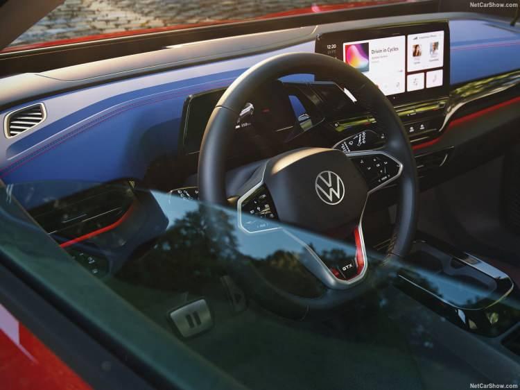 <p>Standart Volkswagen ID.4'te arka tekerleklere güç veren 201 beygirlik bir elektrik motoru bulunuyordu. </p>
