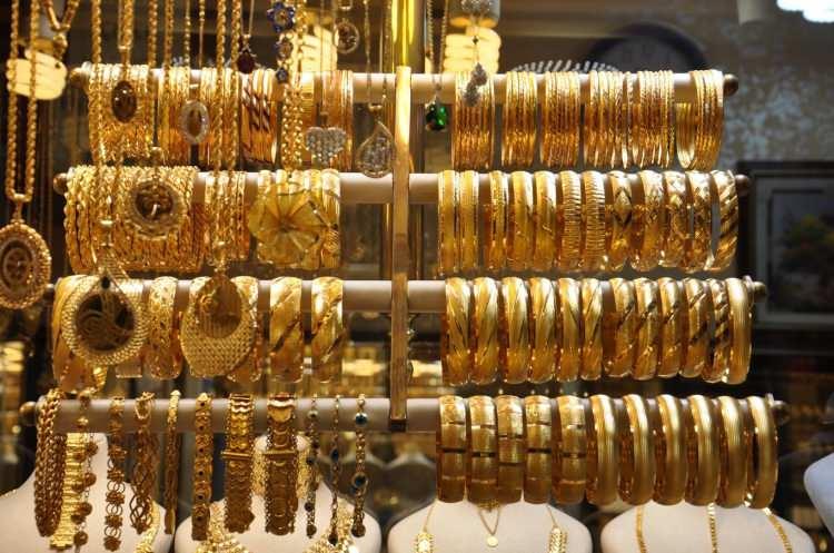 <p>Murenbeeld & Co. analistlerine göre altın, sırasıyla ONS başına 1.827 dolar ve 1.865 dolarlık ortalama fiyatla üçüncü ve dördüncü çeyrekte artan iyileşmeler görecek. Murenbeeld & Co, 2022’nin ilk çeyreğine kadar altın fiyatlarının ONS başına 1.900 doların üzerine çıkmasını beklemiyor. Ayrıca analistler, fiyatların gelecek yılın ikinci çeyreğine kadar tüm zamanların en yüksek seviyesine ulaşmasını beklemiyor.</p>