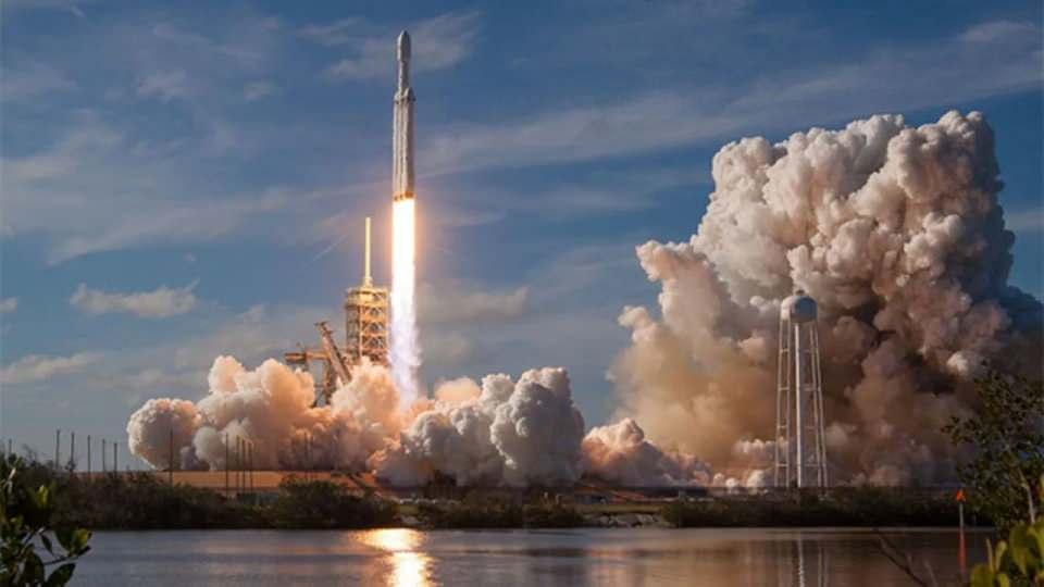 <p>87- SpaceX</p>

