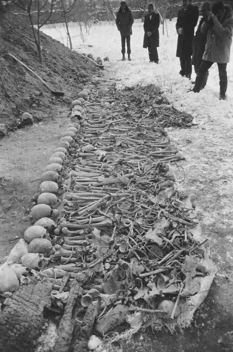 <p>Kazılarda elde edilen bulgular, Ermeni çetelerin Müslüman ahaliyi insanlık dışı işkencelerle katlettiğini kanıtlıyor.</p>
