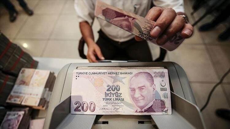<p><strong>Esnafa 42,6 milyar lira faiz destekli kredi kullandırıldı </strong><br />
<br />
Ticaret Bakanlığınca yürütülen çalışmalar çerçevesinde esnaf ve sanatkarların salgın koşulları nedeniyle kredi ve kefalet kooperatiflerine gecikmiş borçları için TESKOMB tarafından yapılandırma imkanı getirilmişti.</p>
