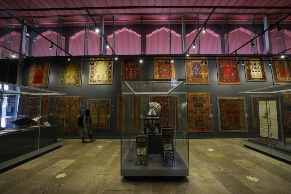 <p>Osmanlı İmparatorluğu döneminde açılan son müze olma özelliğini taşıyan Türk ve İslam Eserleri Müzesi (TİEM), erken İslam, Osmanlı ve Selçuklu dönemi koleksiyonlarıyla bilim ve tarih dünyasına ışık tutuyor.</p>

<p> </p>
