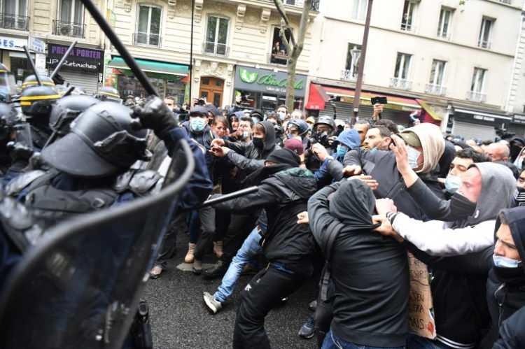 <p>Fransa'da düzenlenen 1 Mayıs gösterilerinde çıkan olaylarda 39 kişi gözaltına alındı.</p>

