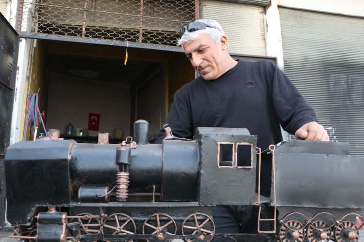 <p>Şu an Mardin'de tren istasyonu yok. Yıllardır tren Mardin'e gelmiyor. Belki bu maket, Mardin'e treninin gelmesine vesile olur" dedi.</p>

<p> </p>
