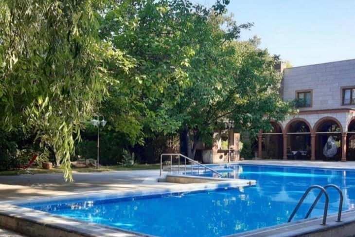 <p>Oteller ve konaklama yerleri ile buralarda çalışanlar</p>
<p> </p>