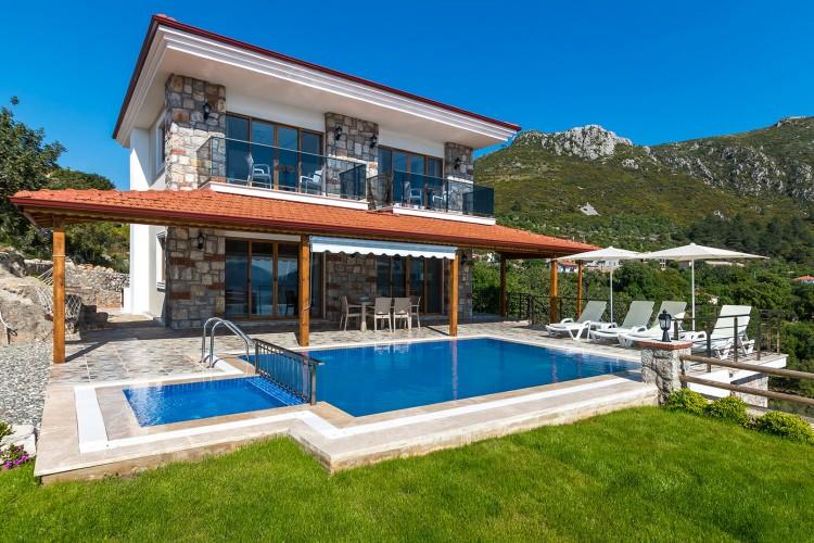 <p><strong>GÜNLÜK KİRALAR DA UÇTU</strong></p>
<p> </p>
<p>Dünyanın dört bir yanındaki satılık veya kiralık gayrimenkullerin paylaşıldığı Airbnb'deki verilere göre, </p>