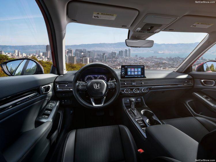 <p>Honda Civic Sedan'ın ülkemizdeki üretimi bu yıl sona eriyor. Bu kapsamda yeni nesil Civic Sedan'ın Tayland'dan ithal edileceği ve ekim ayından itibaren Türkiye'de olacağı konuşuluyor. Son olarak Honda, yeni Civic Sedan'ın fiyatına dair herhangi bir bilgi paylaşmadı.</p>
